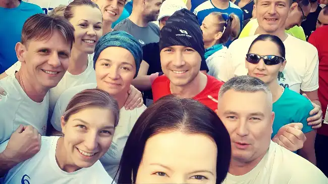 ARSU Sledi me O Nama 1 Desktop Size